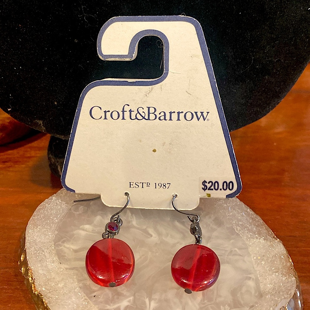 NWT Croft&Barrow Pierced Earrings   Red Glass and Gunmetal Tone.